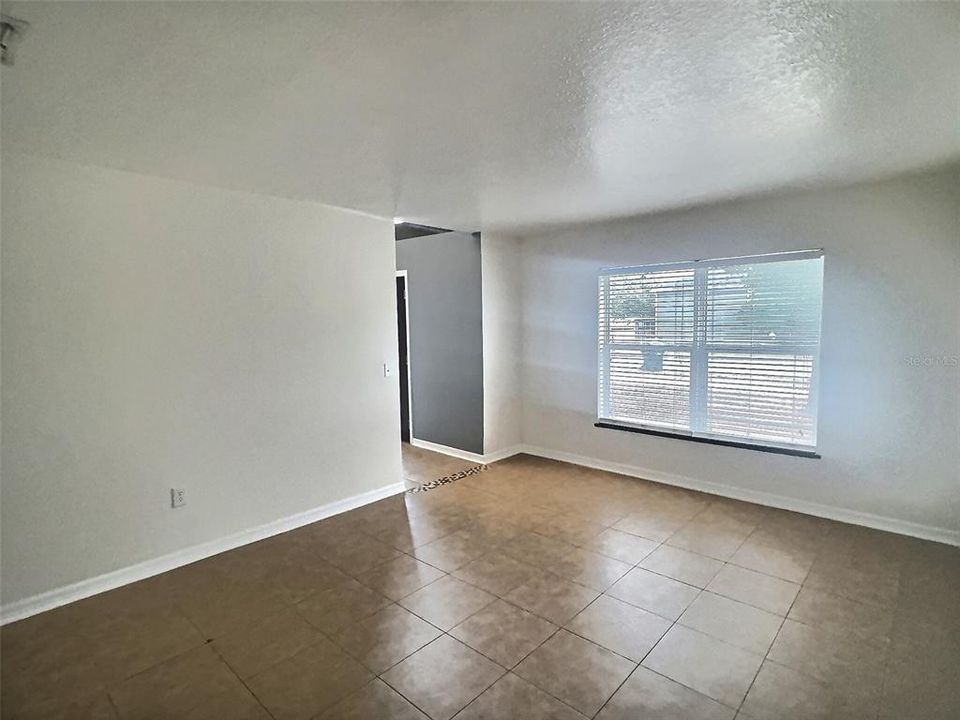 For Sale: $399,900 (5 beds, 2 baths, 2928 Square Feet)