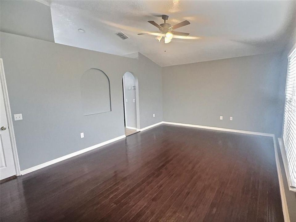 For Sale: $399,900 (5 beds, 2 baths, 2928 Square Feet)