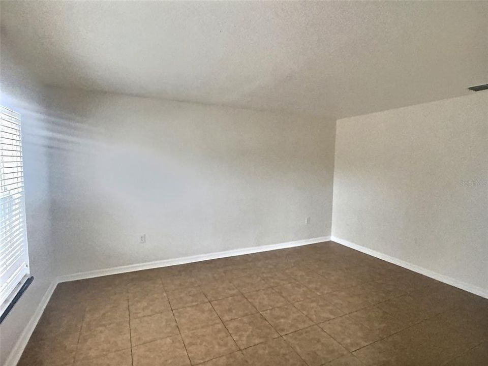 For Sale: $399,900 (5 beds, 2 baths, 2928 Square Feet)