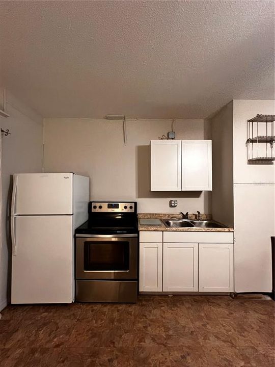 For Rent: $1,100 (1 beds, 1 baths, 300 Square Feet)