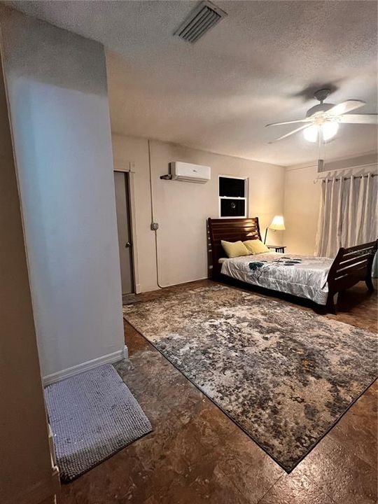 For Rent: $1,100 (1 beds, 1 baths, 300 Square Feet)