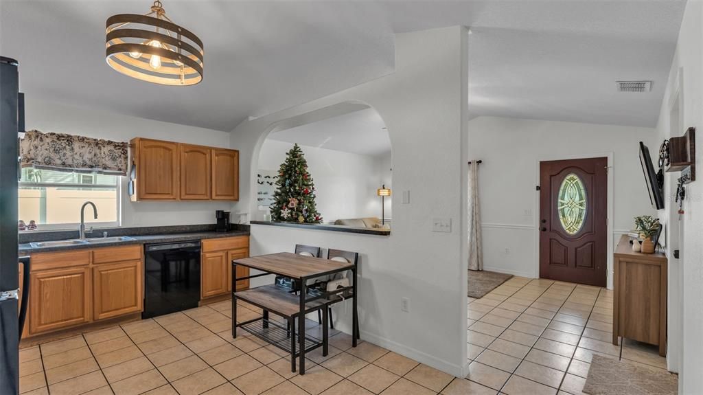 待售: $255,000 (3 贝兹, 2 浴室, 1198 平方英尺)