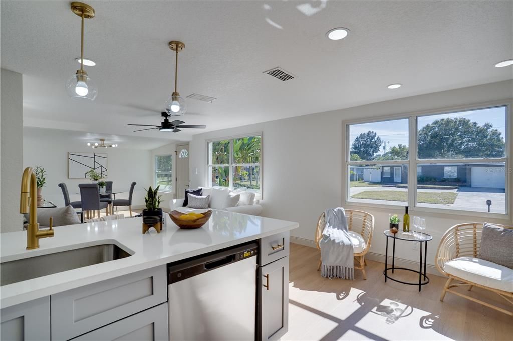 For Sale: $319,000 (3 beds, 1 baths, 1129 Square Feet)