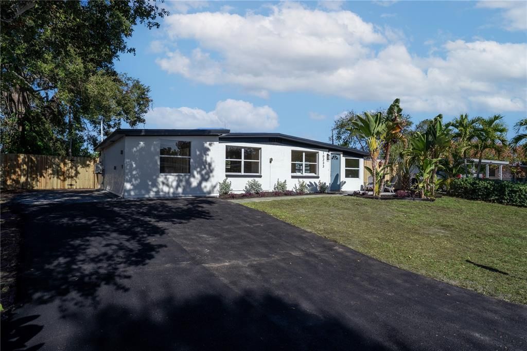 For Sale: $319,000 (3 beds, 1 baths, 1129 Square Feet)