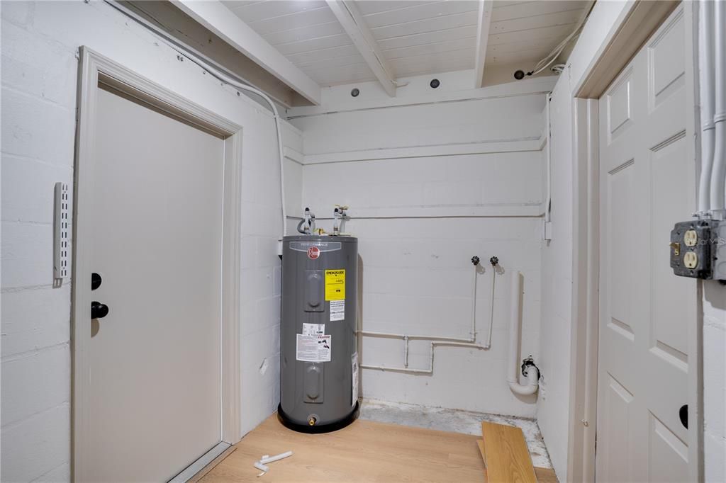 For Sale: $319,000 (3 beds, 1 baths, 1129 Square Feet)