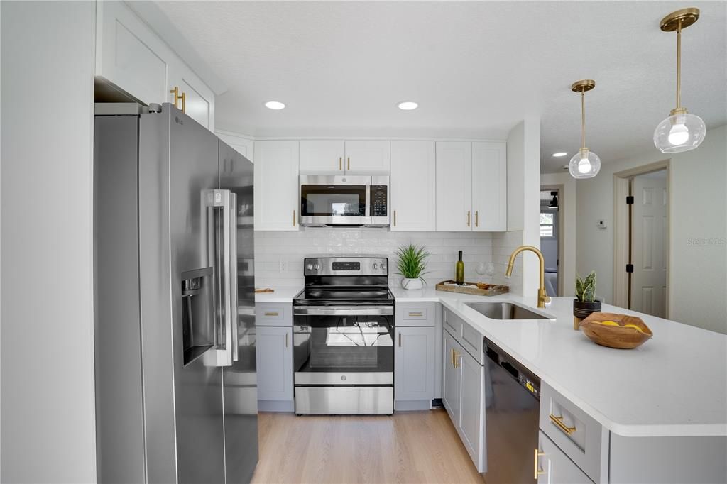 For Sale: $319,000 (3 beds, 1 baths, 1129 Square Feet)