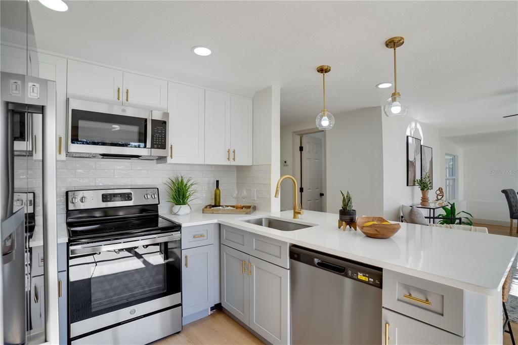 For Sale: $319,000 (3 beds, 1 baths, 1129 Square Feet)