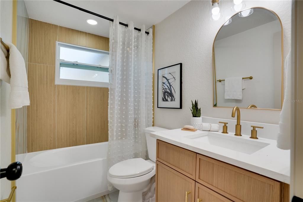 For Sale: $319,000 (3 beds, 1 baths, 1129 Square Feet)