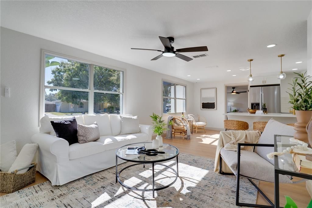 For Sale: $319,000 (3 beds, 1 baths, 1129 Square Feet)