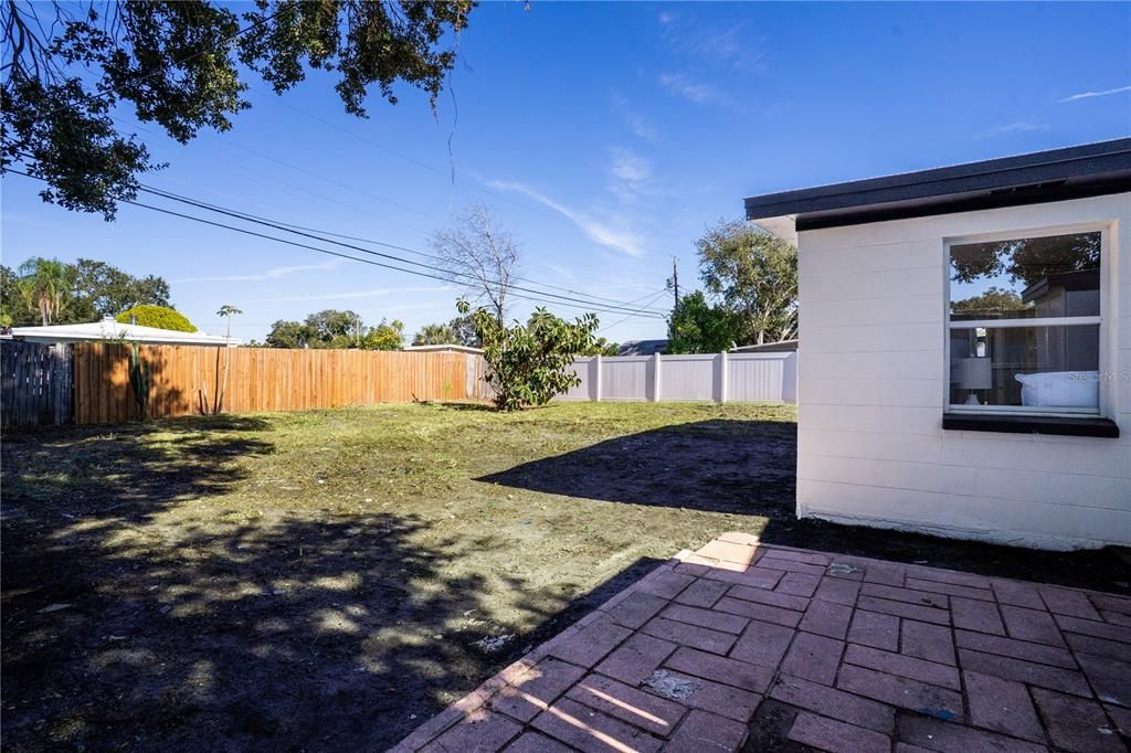 For Sale: $319,000 (3 beds, 1 baths, 1129 Square Feet)
