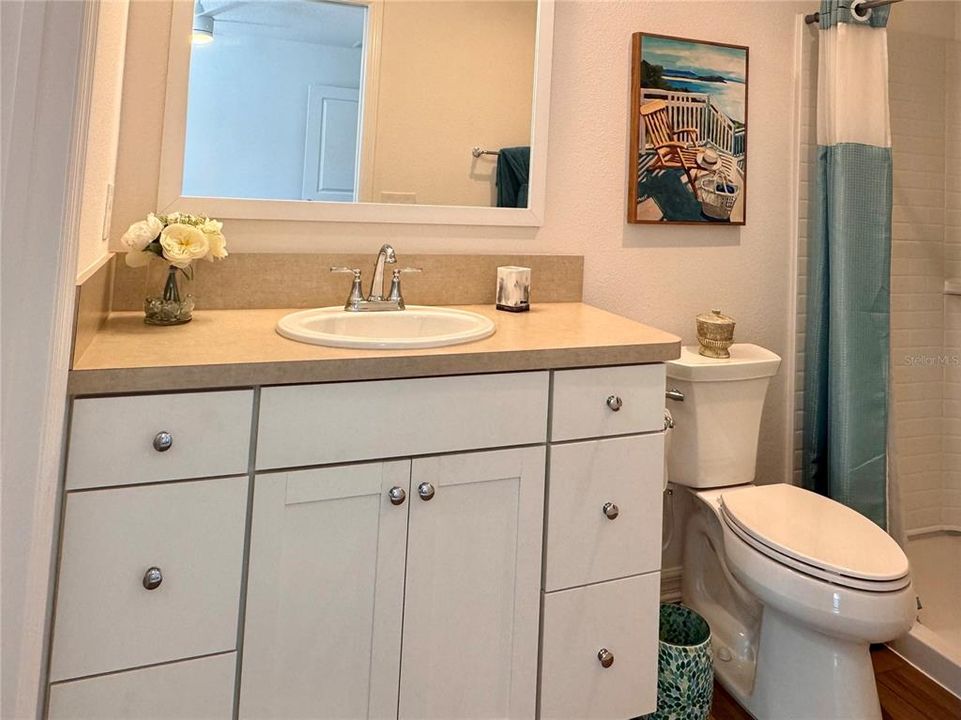 На продажу: $255,900 (2 спален, 2 ванн, 963 Квадратных фут)