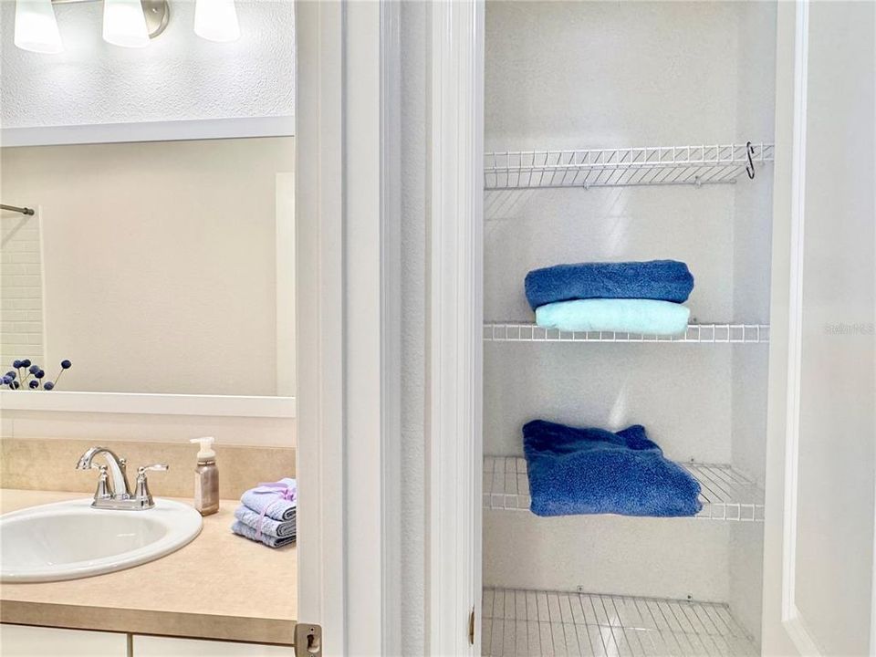 На продажу: $255,900 (2 спален, 2 ванн, 963 Квадратных фут)