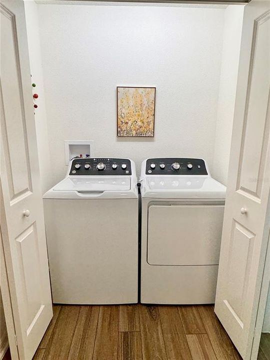 На продажу: $255,900 (2 спален, 2 ванн, 963 Квадратных фут)