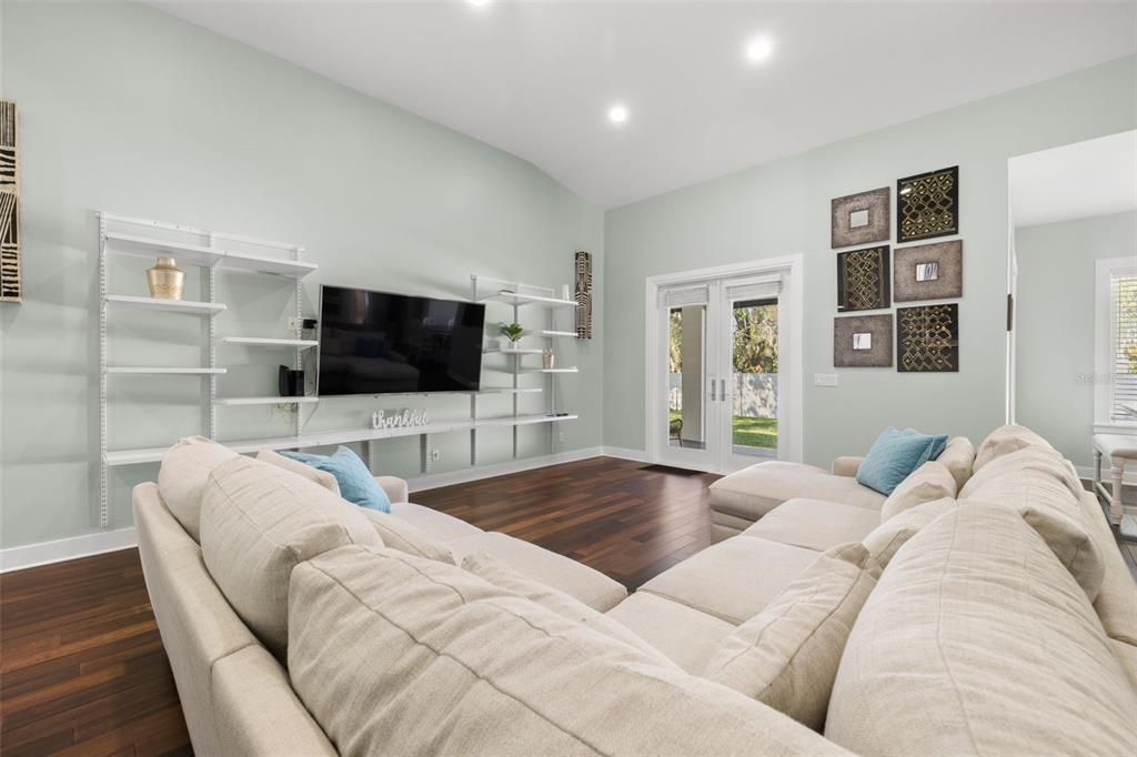 На продажу: $899,999 (4 спален, 3 ванн, 3040 Квадратных фут)