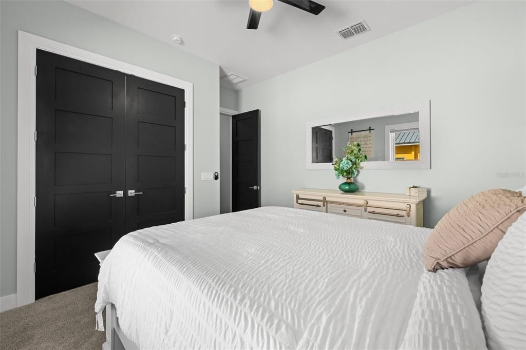 На продажу: $899,999 (4 спален, 3 ванн, 3040 Квадратных фут)