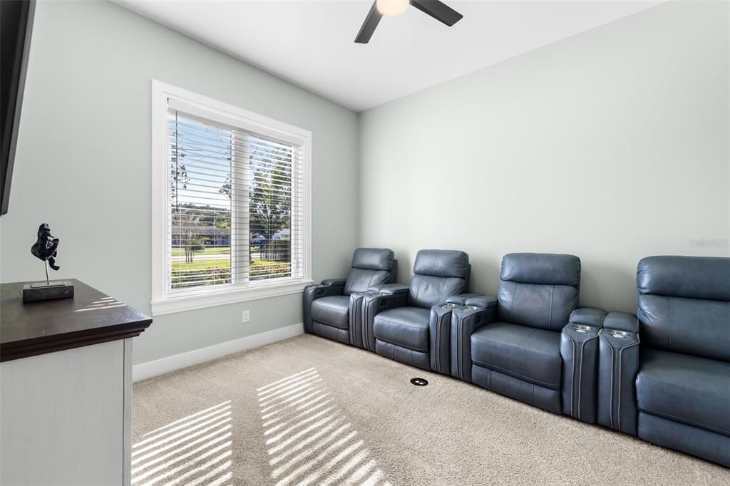 На продажу: $899,999 (4 спален, 3 ванн, 3040 Квадратных фут)