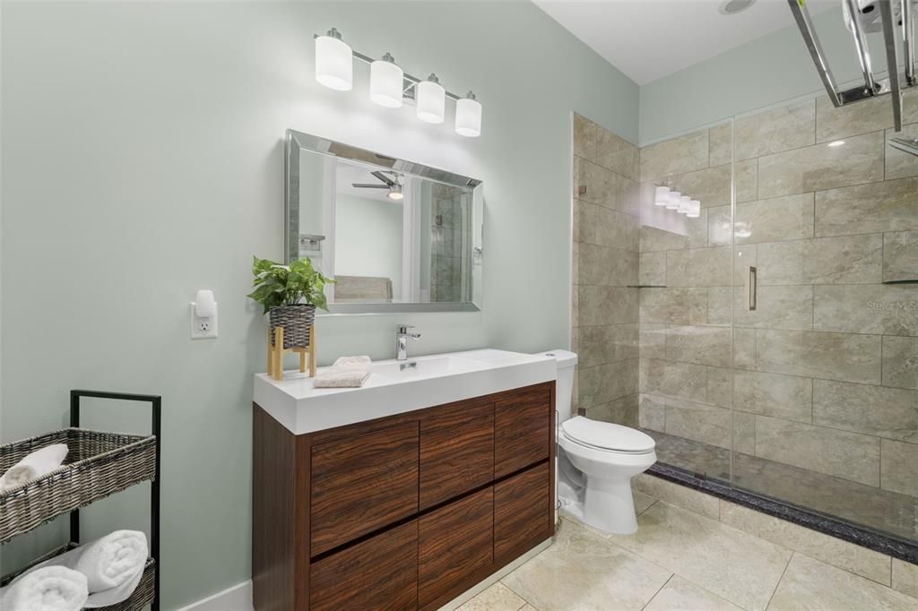 На продажу: $899,999 (4 спален, 3 ванн, 3040 Квадратных фут)