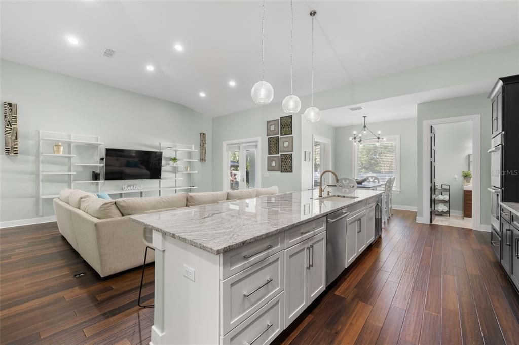 На продажу: $899,999 (4 спален, 3 ванн, 3040 Квадратных фут)