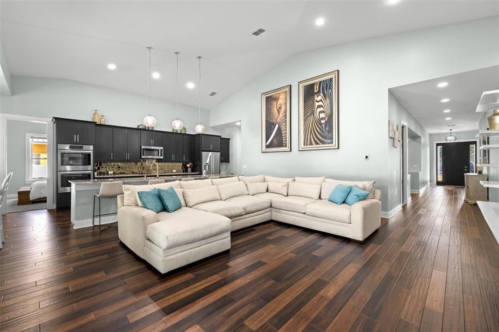 На продажу: $899,999 (4 спален, 3 ванн, 3040 Квадратных фут)