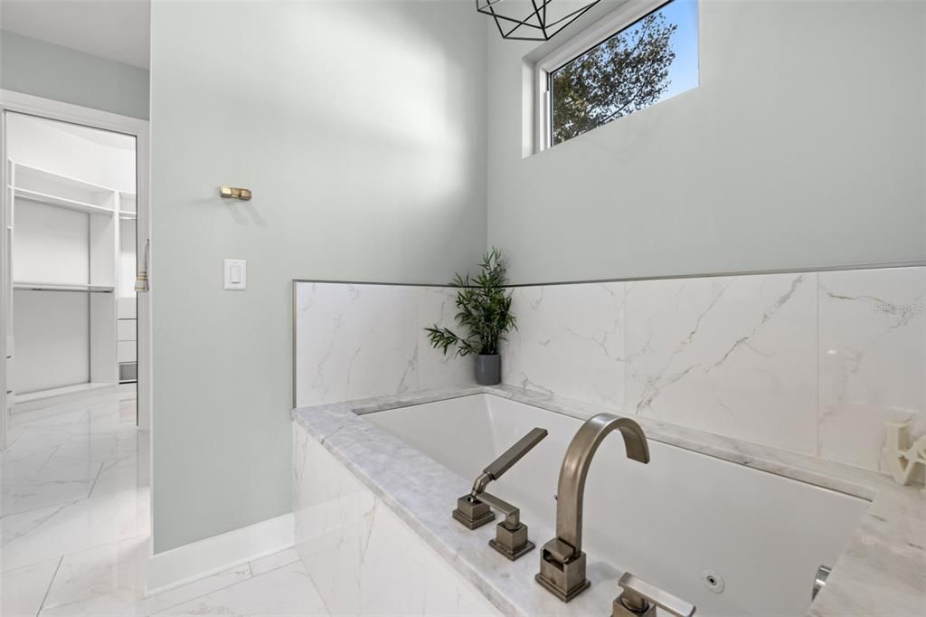 На продажу: $899,999 (4 спален, 3 ванн, 3040 Квадратных фут)