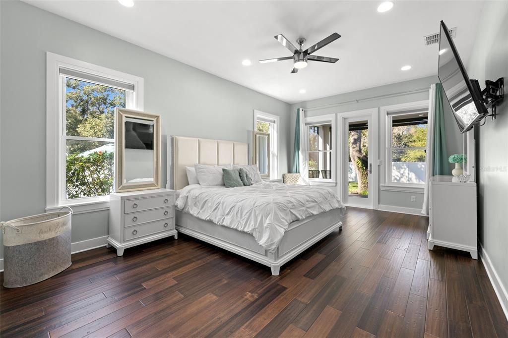 На продажу: $899,999 (4 спален, 3 ванн, 3040 Квадратных фут)