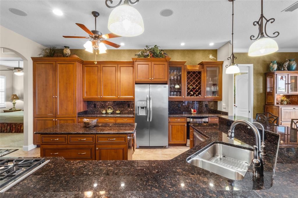 For Sale: $725,000 (3 beds, 3 baths, 2722 Square Feet)