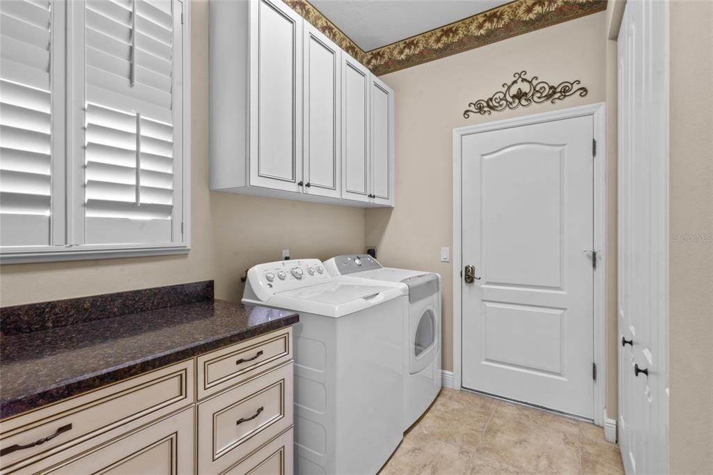 For Sale: $725,000 (3 beds, 3 baths, 2722 Square Feet)