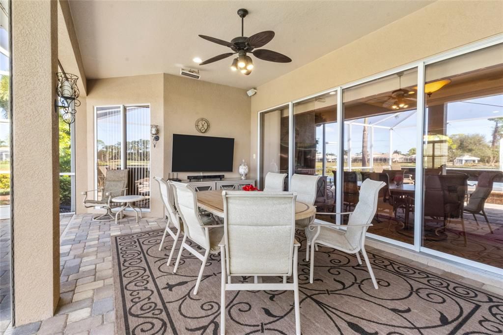 For Sale: $725,000 (3 beds, 3 baths, 2722 Square Feet)