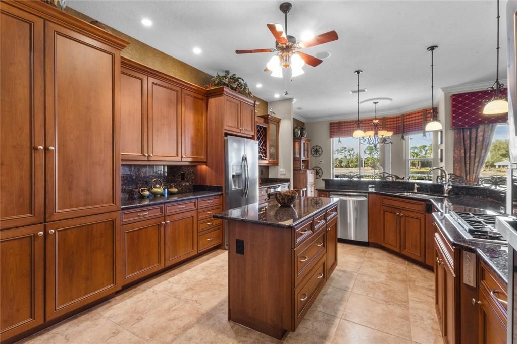 For Sale: $725,000 (3 beds, 3 baths, 2722 Square Feet)