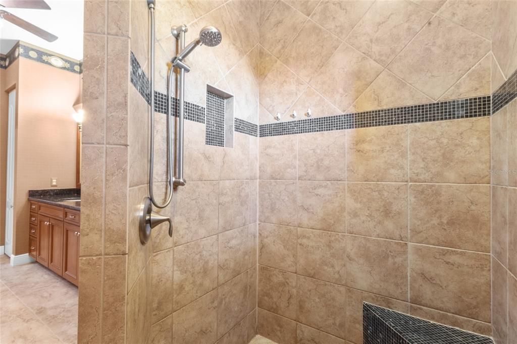 For Sale: $725,000 (3 beds, 3 baths, 2722 Square Feet)