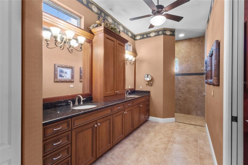 For Sale: $725,000 (3 beds, 3 baths, 2722 Square Feet)