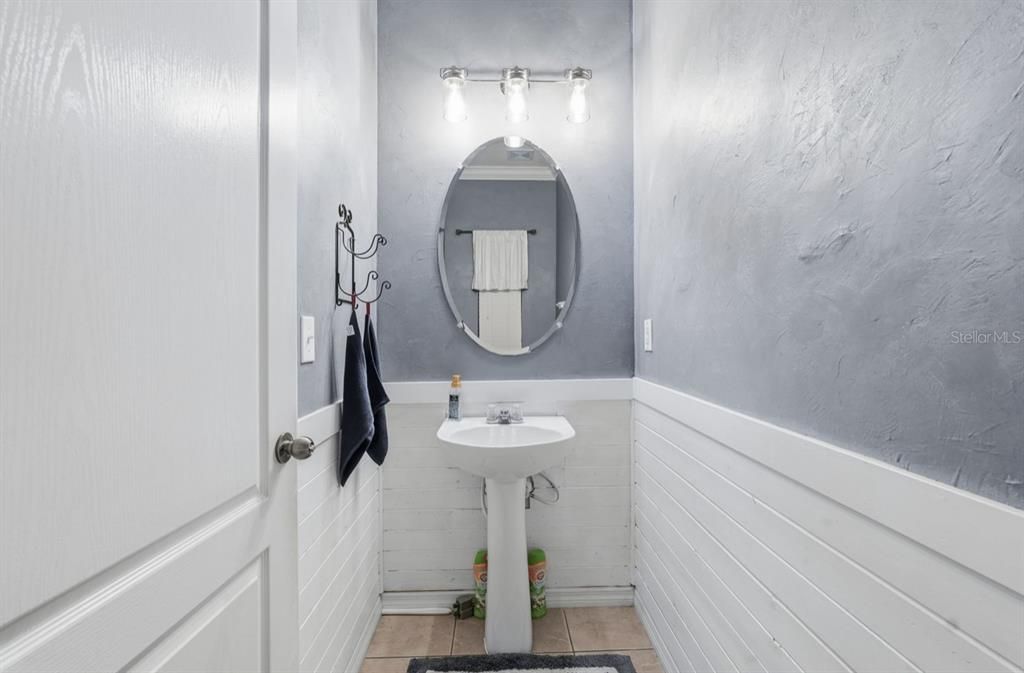 待售: $365,000 (4 贝兹, 2 浴室, 2159 平方英尺)