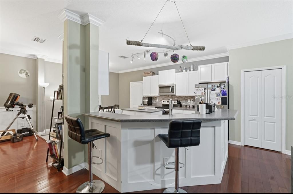 待售: $365,000 (4 贝兹, 2 浴室, 2159 平方英尺)