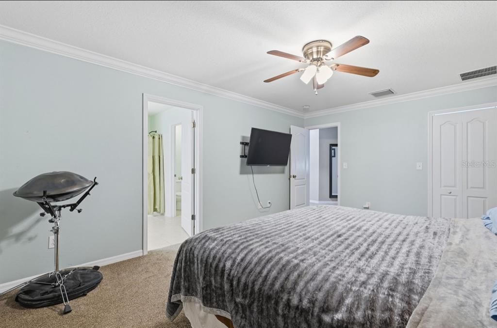 待售: $365,000 (4 贝兹, 2 浴室, 2159 平方英尺)