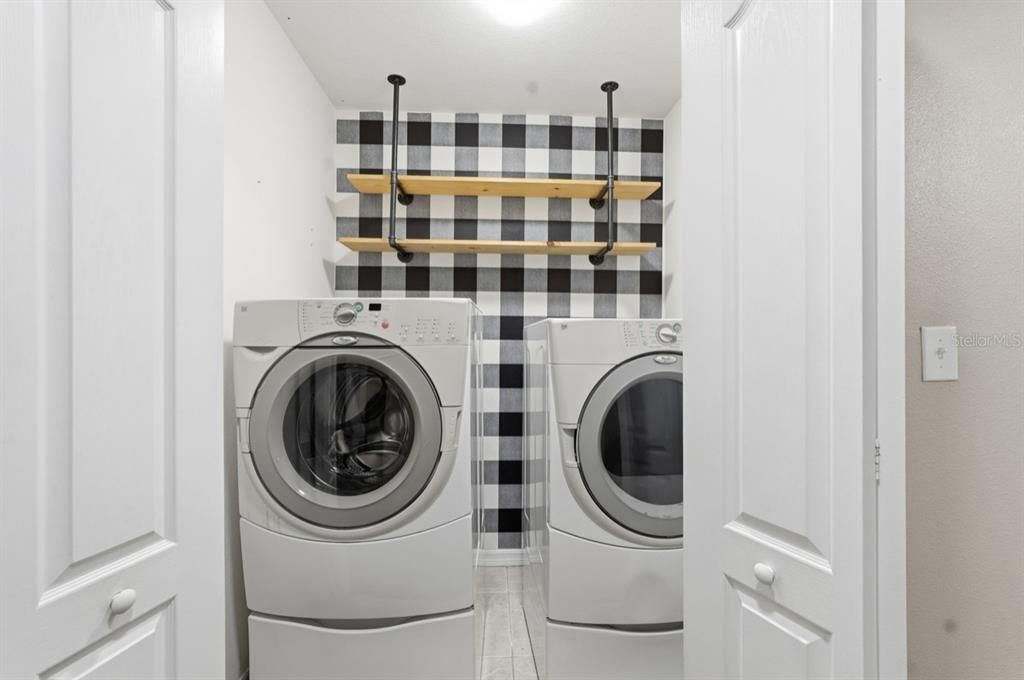 待售: $365,000 (4 贝兹, 2 浴室, 2159 平方英尺)