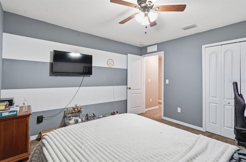 待售: $365,000 (4 贝兹, 2 浴室, 2159 平方英尺)