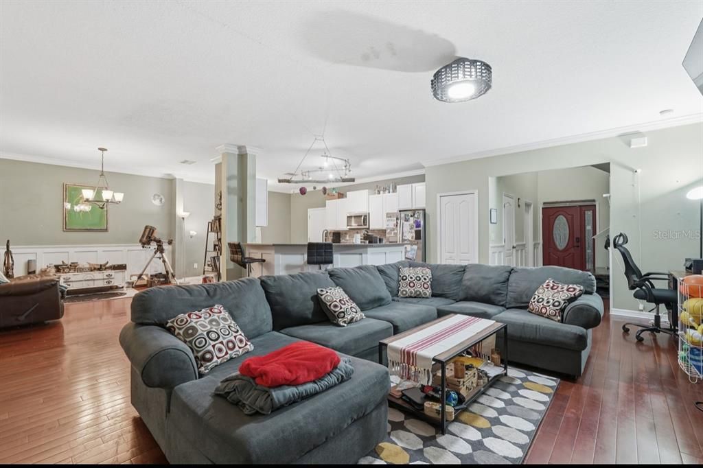 待售: $365,000 (4 贝兹, 2 浴室, 2159 平方英尺)