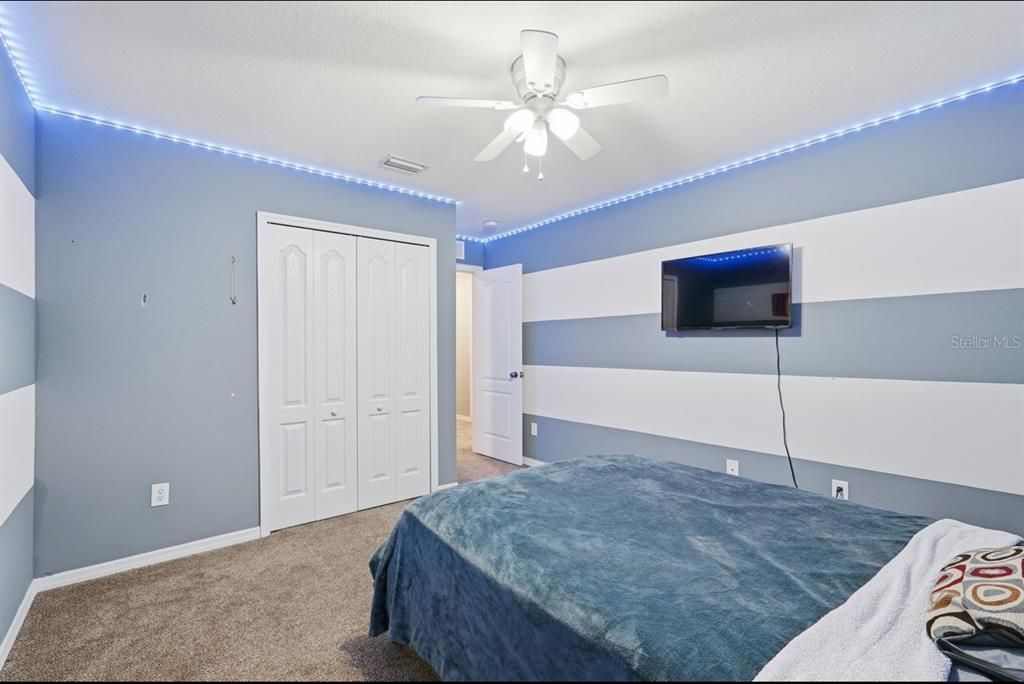 待售: $365,000 (4 贝兹, 2 浴室, 2159 平方英尺)