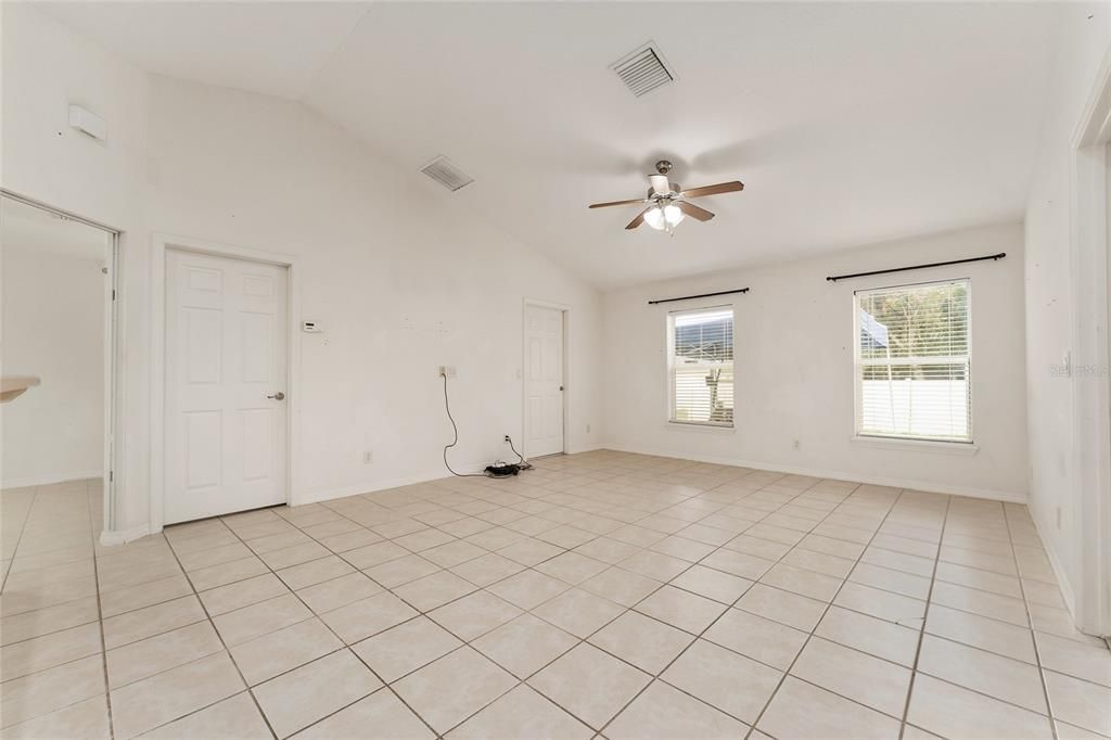 For Sale: $475,000 (6 beds, 0 baths, 2676 Square Feet)