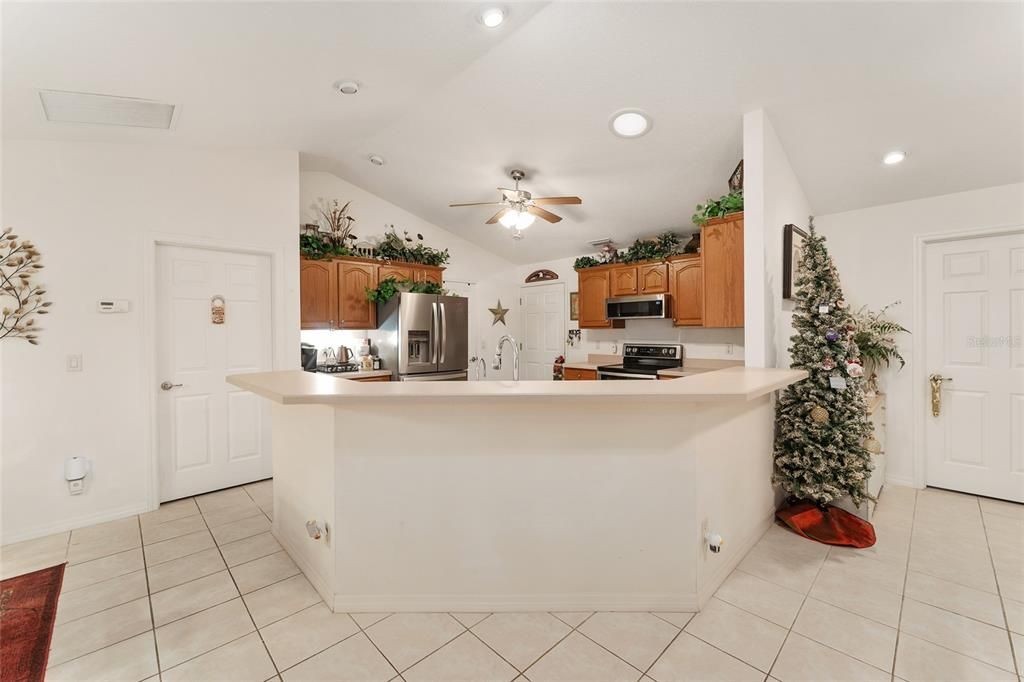 For Sale: $475,000 (6 beds, 0 baths, 2676 Square Feet)