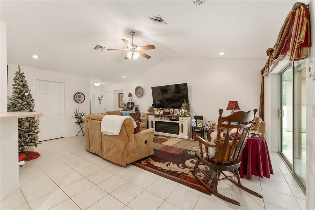 For Sale: $475,000 (6 beds, 0 baths, 2676 Square Feet)