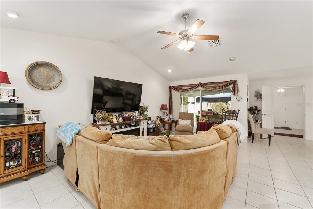 For Sale: $475,000 (6 beds, 0 baths, 2676 Square Feet)