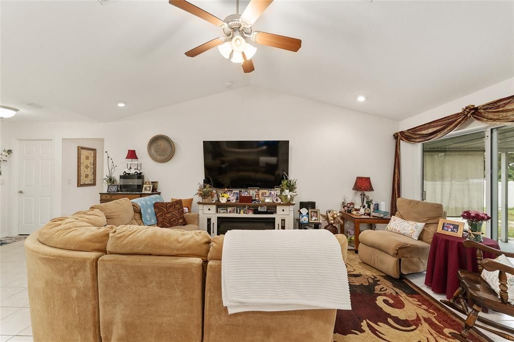 For Sale: $475,000 (6 beds, 0 baths, 2676 Square Feet)