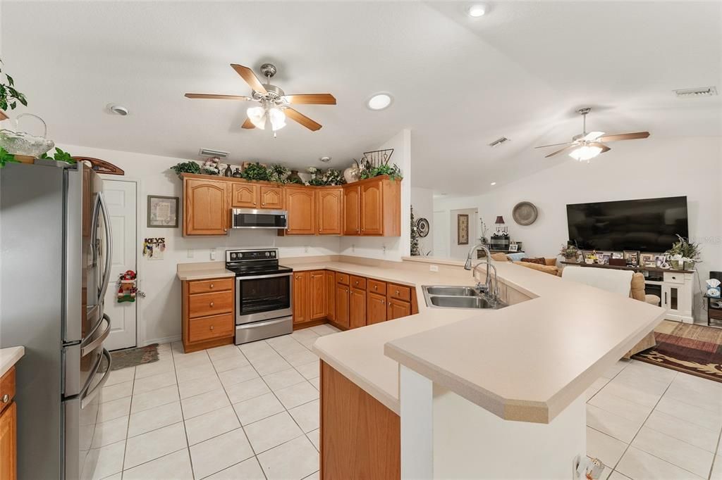 For Sale: $475,000 (6 beds, 0 baths, 2676 Square Feet)