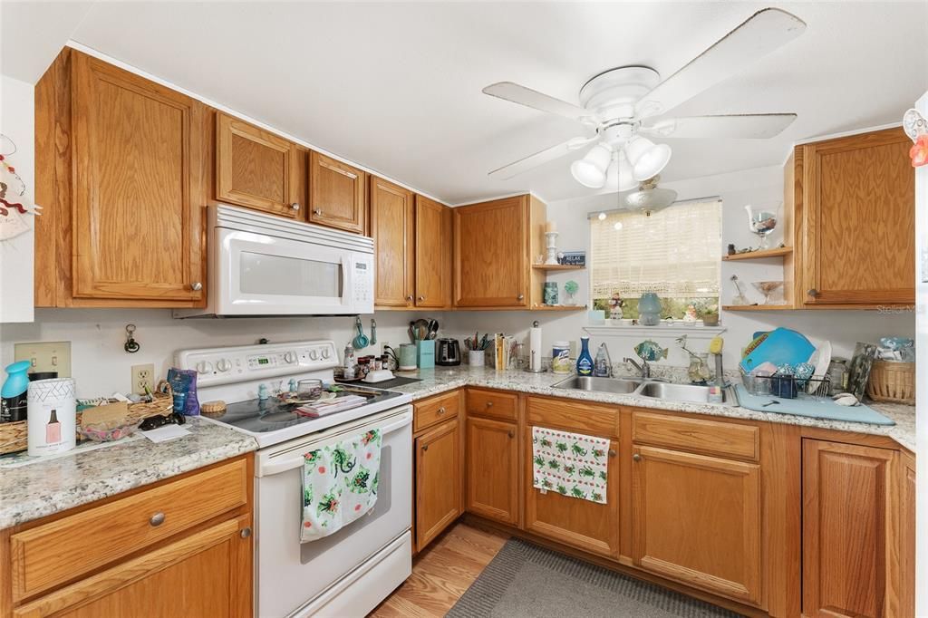 For Sale: $475,000 (6 beds, 0 baths, 2676 Square Feet)