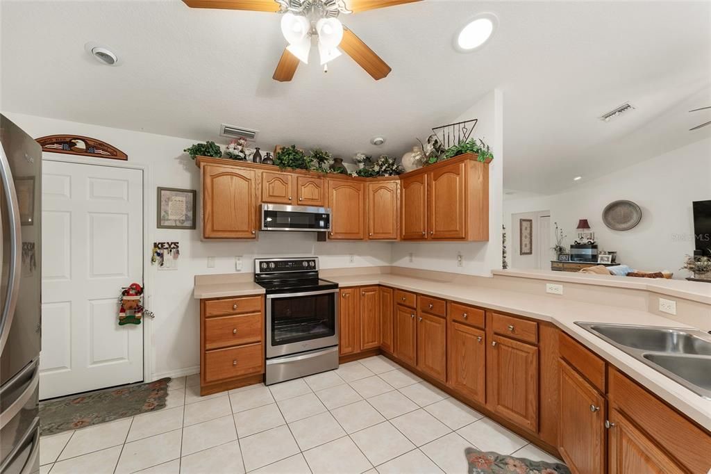 For Sale: $475,000 (6 beds, 0 baths, 2676 Square Feet)