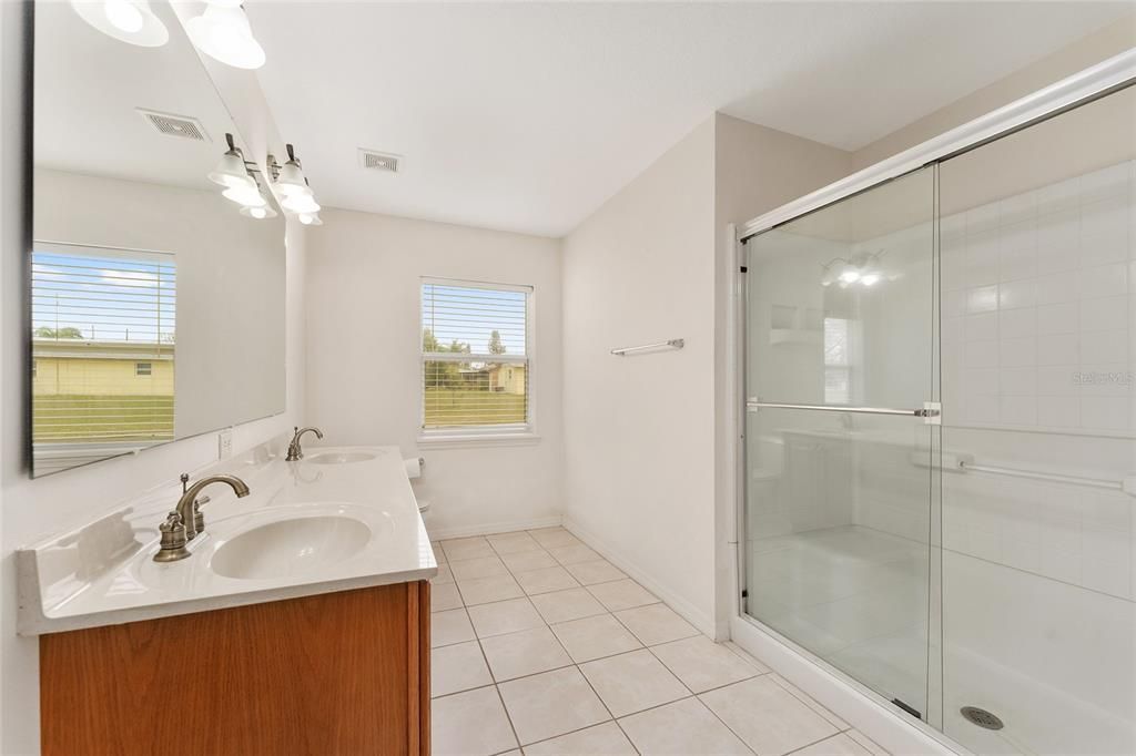 For Sale: $475,000 (6 beds, 0 baths, 2676 Square Feet)