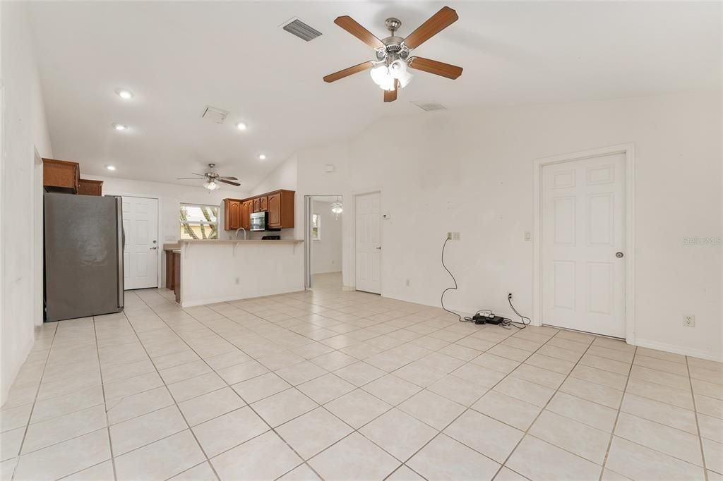 For Sale: $475,000 (6 beds, 0 baths, 2676 Square Feet)