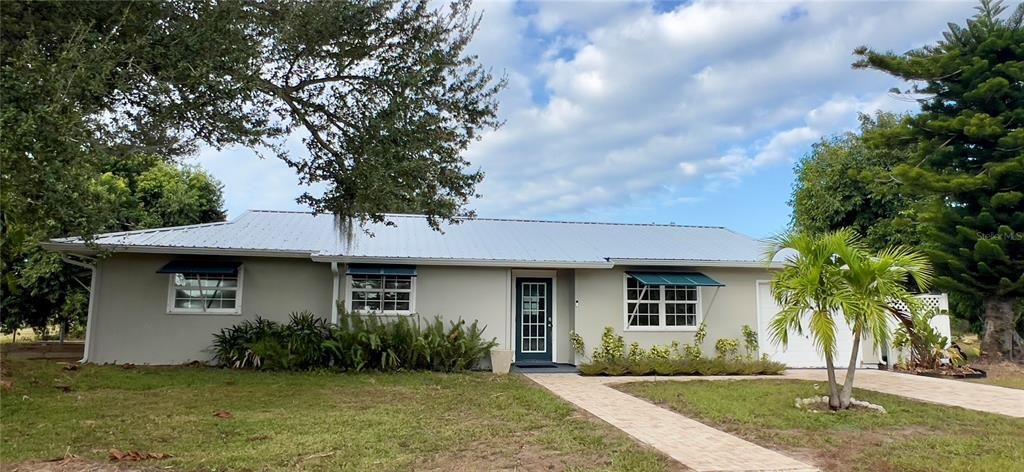 For Sale: $1,250,000 (3 beds, 2 baths, 1212 Square Feet)
