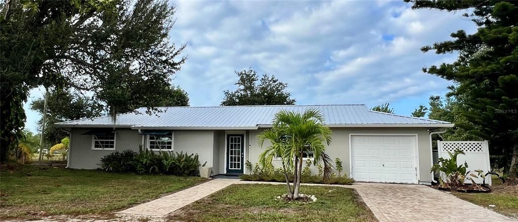 For Sale: $1,250,000 (3 beds, 2 baths, 1212 Square Feet)